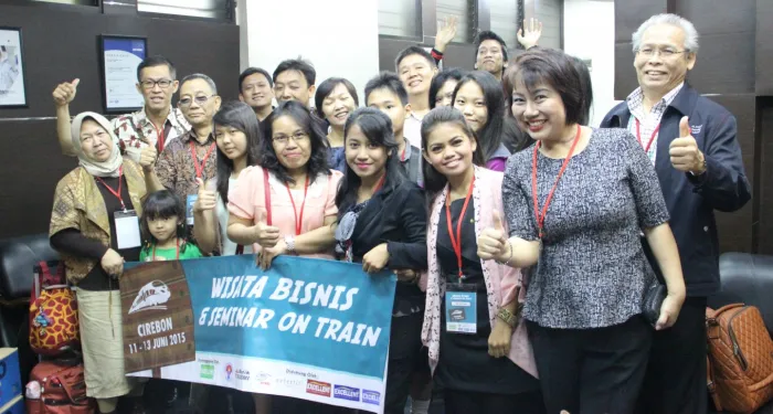 Gallery EXCELLENT WISATA BINIS ON TRAIN 7 foto_bersama_di_ruang_vip_stasiun_gambir