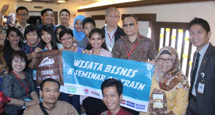 Gallery EXCELLENT WISATA BINIS ON TRAIN 8 foto_saat_di_dalam_kereta_wisata