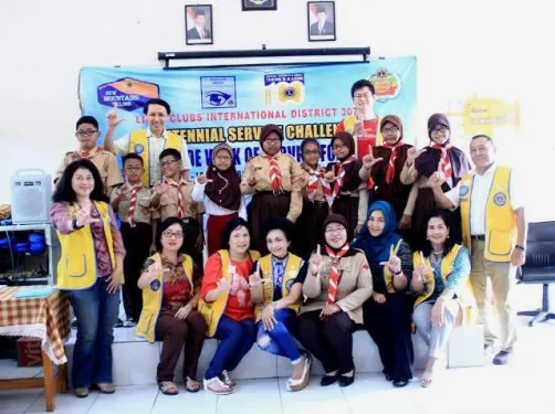 Pemberian Kacamata Gratis oleh Lions Club