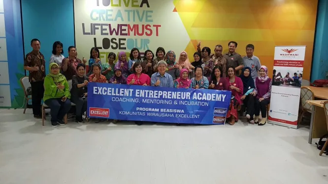 EXCELLENT ENTREPRENEUR ACADEMY Angkatan 20